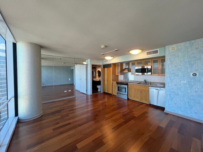 Building Photo - Moana Pacific, High rise 44th floor spacious 1 bedroom/1 bathroom