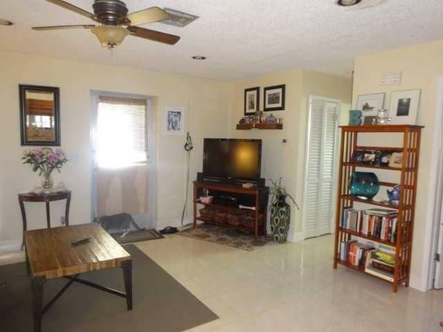 Foto del edificio - 3202 NE 7th Pl