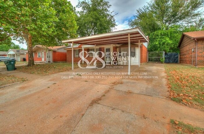 Building Photo - 3 Bedroom/1 Bath Single Family Home Just M...