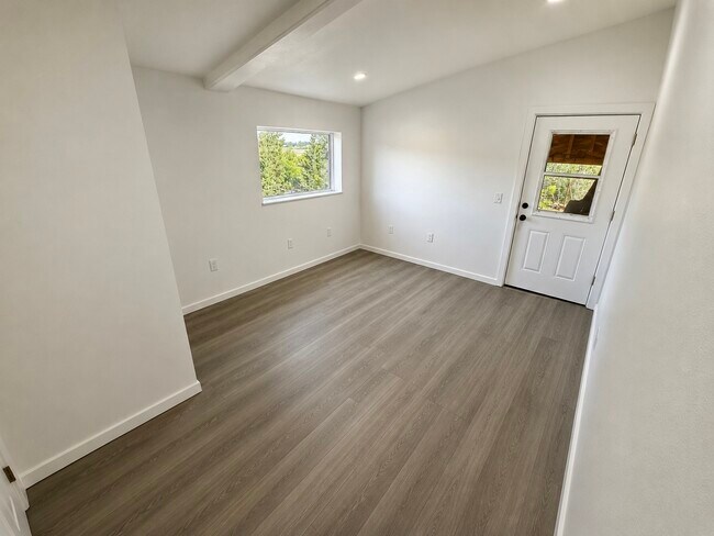 Foto del edificio - 1277 Saddle Ridge Rd