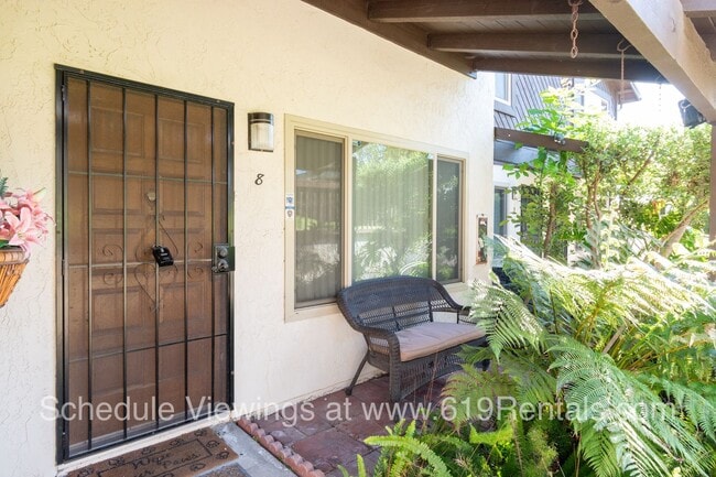 Building Photo - Beautiful 2 bedroom, 1.5 bath Townhouse wi...
