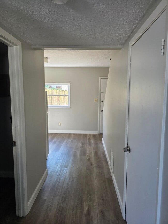 Building Photo - Nice 2BD/1BA