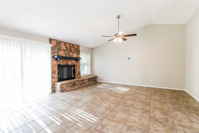Foto del edificio - 1722 Cliffcrest Dr