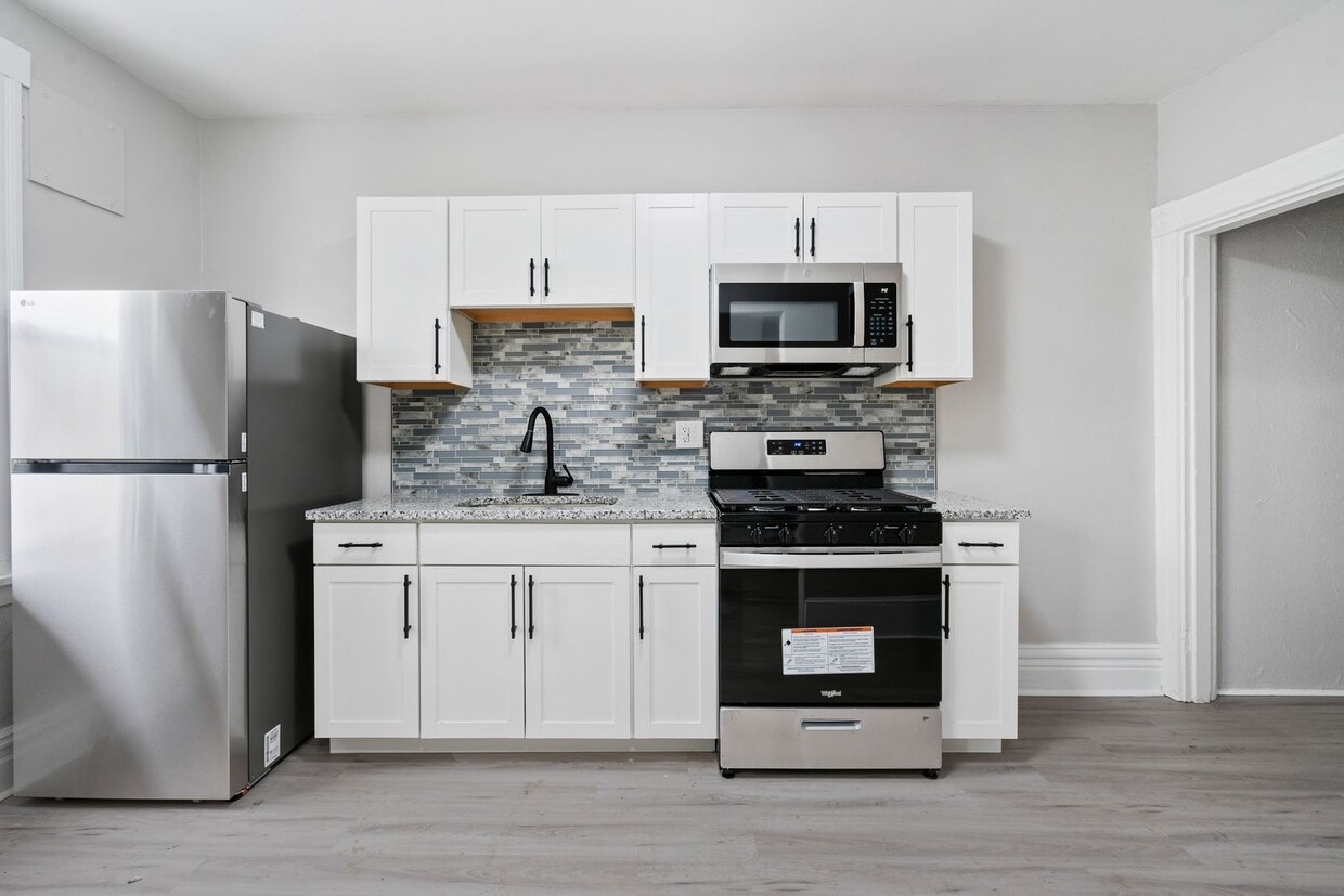 3 bedroom 2 bath - newly updated, central air, GREAT LOCATION - 3 bedroom 2 bath - newly updated, central air, GREAT LOCATION