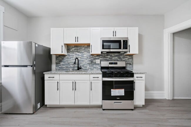 3 bedroom 2 bath - newly updated, central air, GREAT LOCATION - 3 bedroom 2 bath - newly updated, central air, GREAT LOCATION House