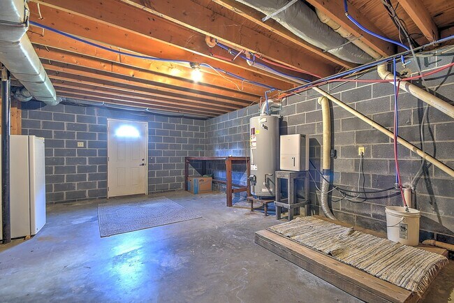 Building Photo - 185 Woodland Cir