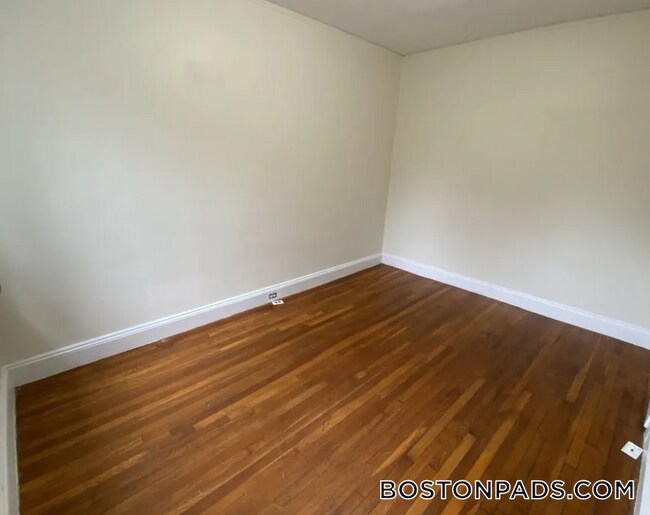 Building Photo - 231 Park Dr