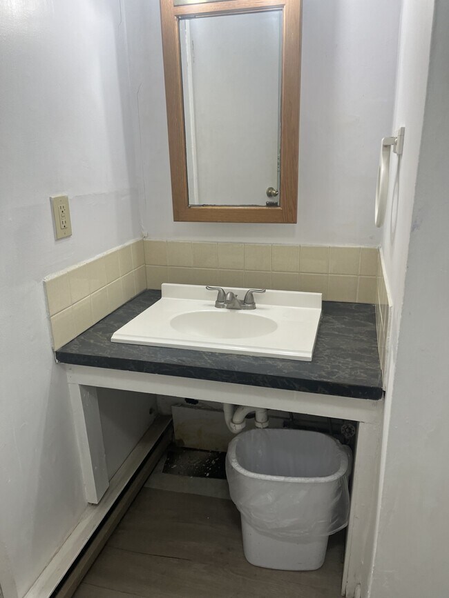 Building Photo - 14 Bowman St