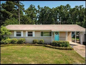 Building Photo - 9910 Brooks Ln