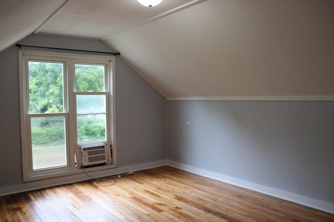 Building Photo - 215 Hessel Blvd