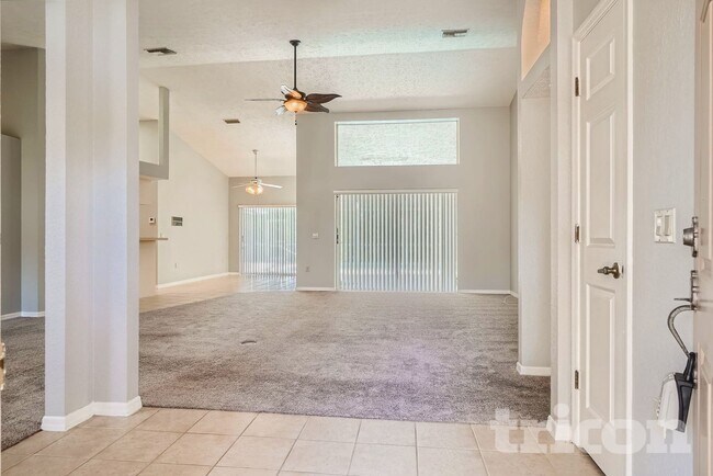 Foto del edificio - 6145 Golddust Rd