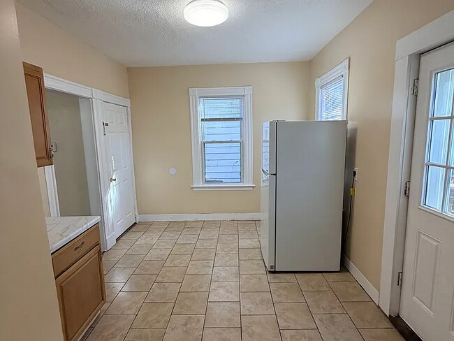 Foto del edificio - Newly renovated 3 BR Single family house with living and dining room