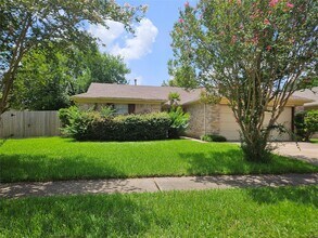 Building Photo - 2822 Chimneystone Cir