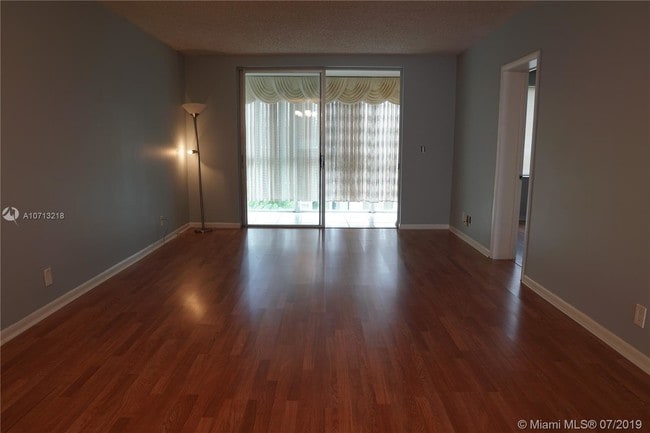 Building Photo - 5985 Del Lago Cir