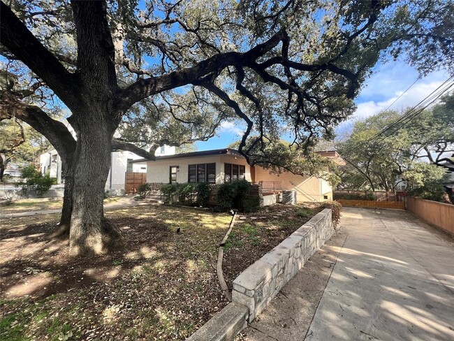 Building Photo - 1511 Chelsea Ln