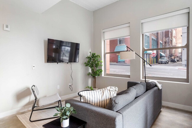 Foto del edificio - 205 W 4th St