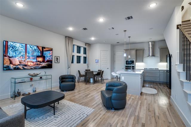 Foto del edificio - 8100 Cornelius Dr.