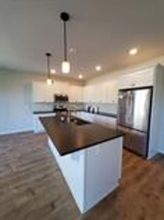 Building Photo - Beautiful 3 BDRM 2 1/2 Bath Townhome for Rent