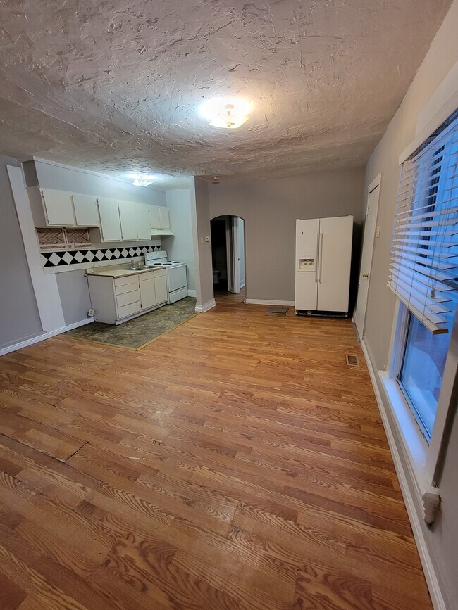 Photo - 59 N Chicago St House