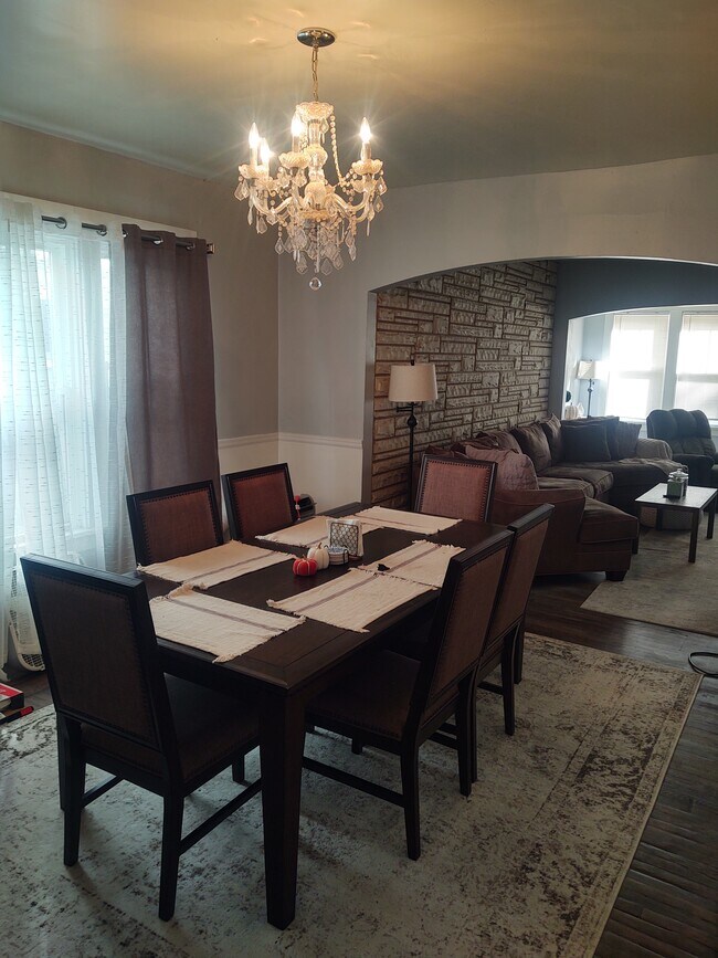 Dining - 30 Traymore St