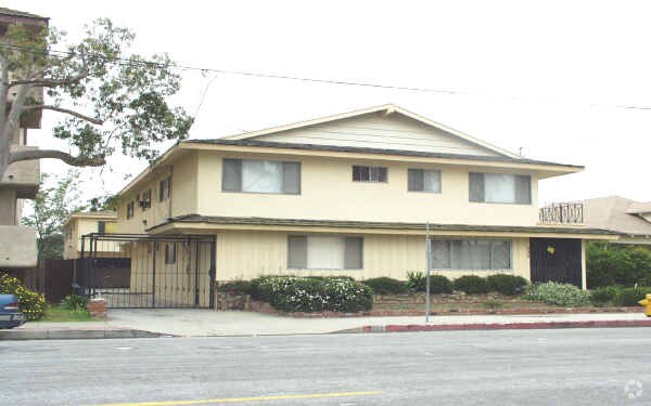 Primary Photo - 222 W Queen St