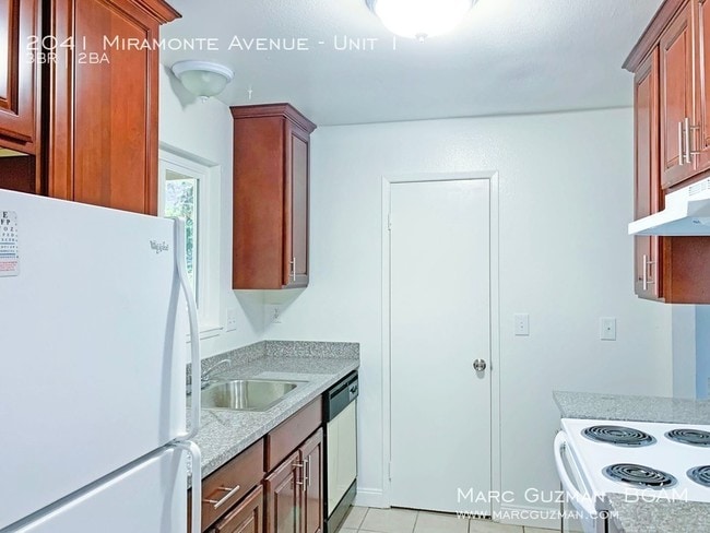 Building Photo - 2041 Miramonte Ave