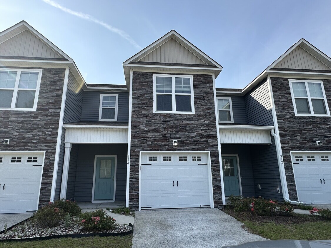 Primary Photo - Beautiful 3 Bedroom, 2.5 Bath Home!