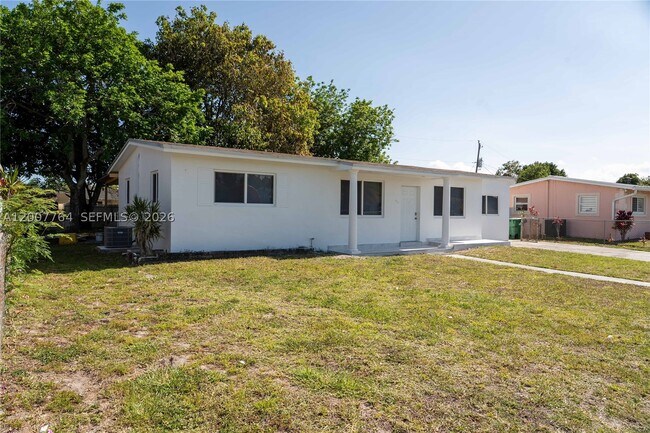 Foto del edificio - 4000 NW 195th St