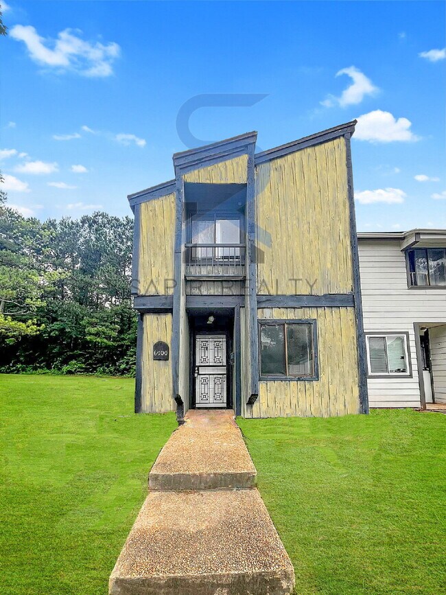 Building Photo - Move in before November 30th and choose yo...