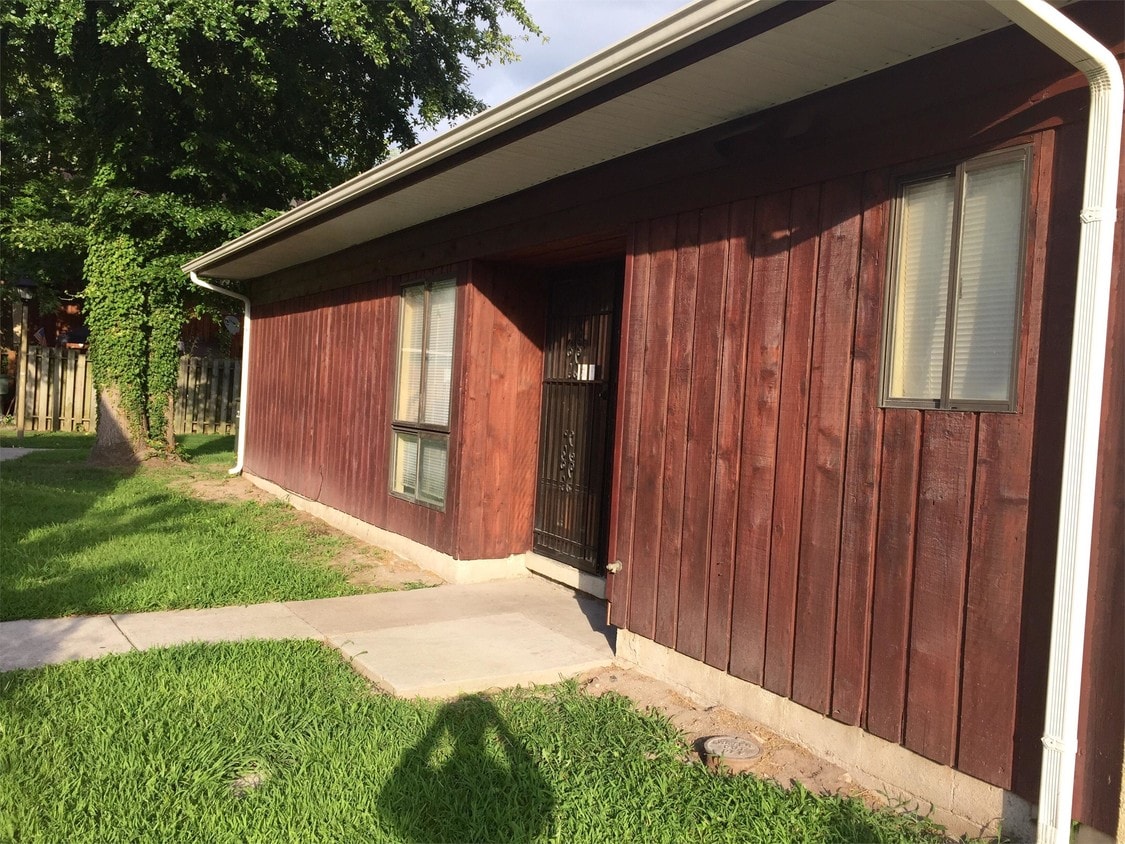 1439 Longdale Dr, Norfolk, VA 23513 Townhome Rentals in Norfolk VA