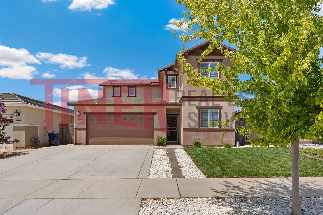 Primary Photo - Spacious Pet Friendly Lennar Home with Mod...