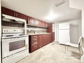 Building Photo - 1058 Midland Ave
