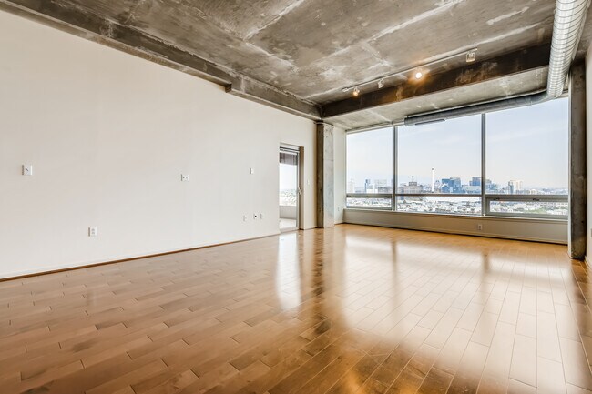 Building Photo - 1200 Steuart St