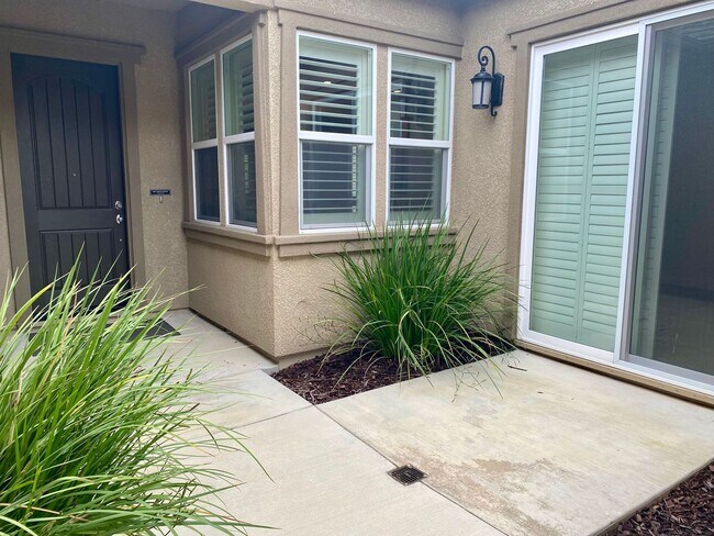 Building Photo - Beautiful 4 Bedroom 3.5 Bath Home for Rent...