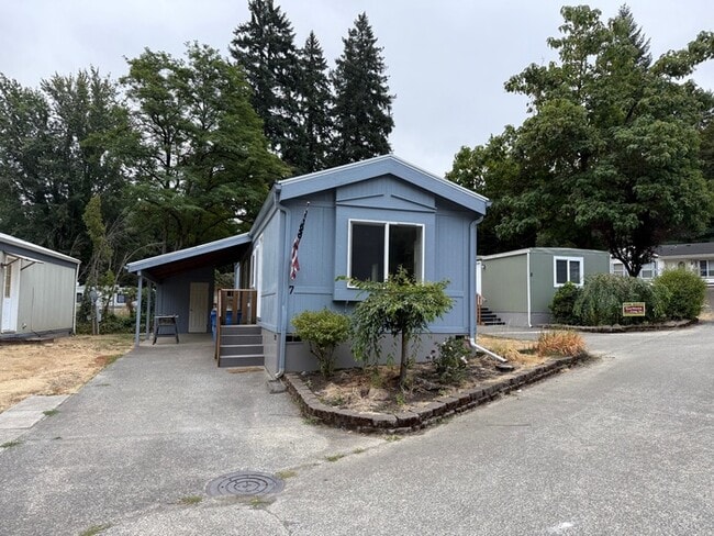 THREE BEDROOM MOBILE HOME WITH STORAGE - THREE BEDROOM MOBILE HOME WITH STORAGE