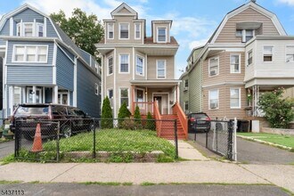 Building Photo - 185 N 18th St