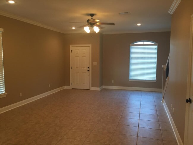 Living - 5017 S Prien Lake Rd