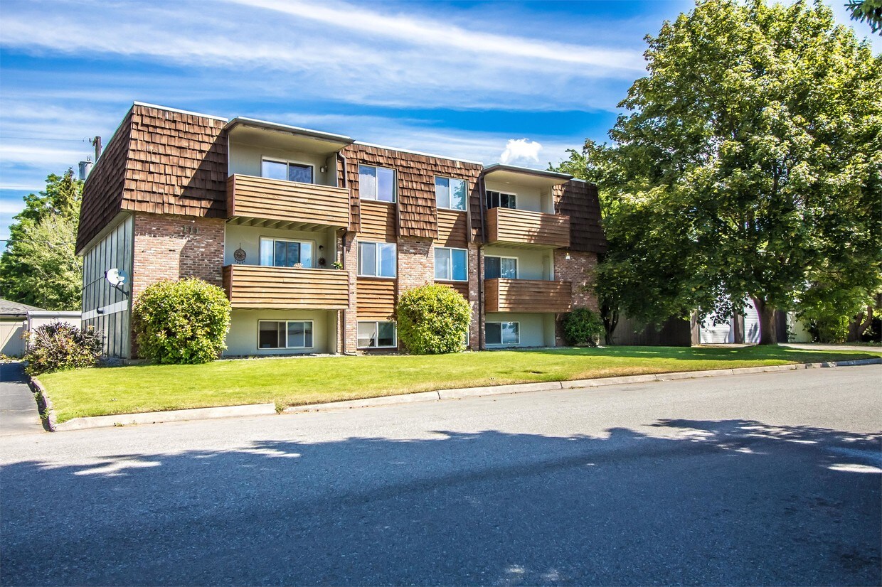 107 E Hattie Ave Unit 5, Coeur d'Alene, ID 83814 Room for Rent in