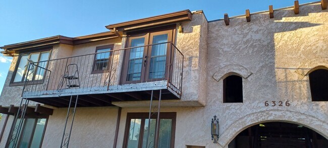 Building Photo - Wonderful and Spacious 2-bed, 1-bath Condo...