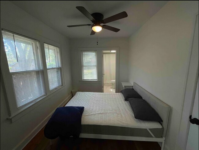 Foto del edificio - 4130 Bell St