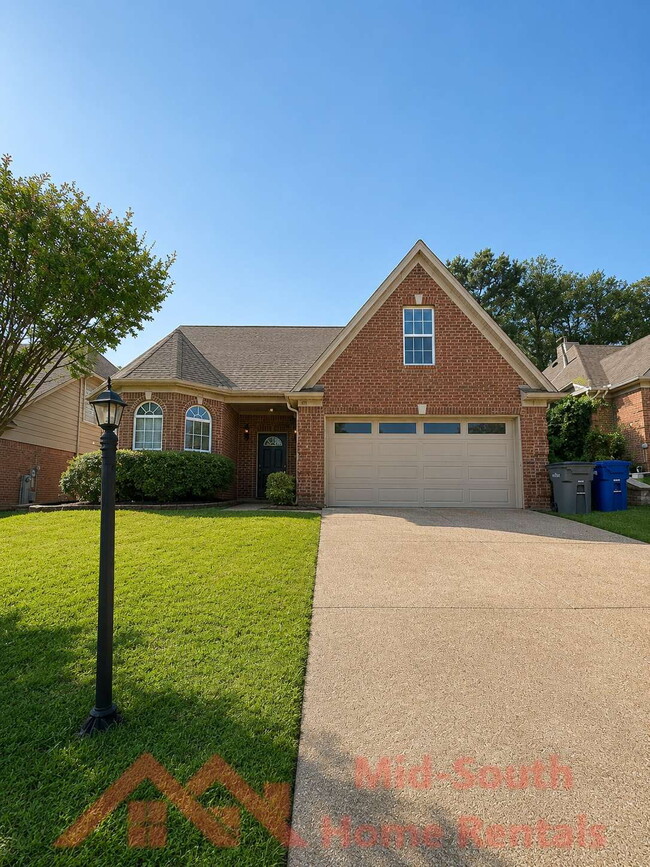 Building Photo - 9901 Woodland Bend Dr