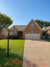 Building Photo - 9901 Woodland Bend Dr