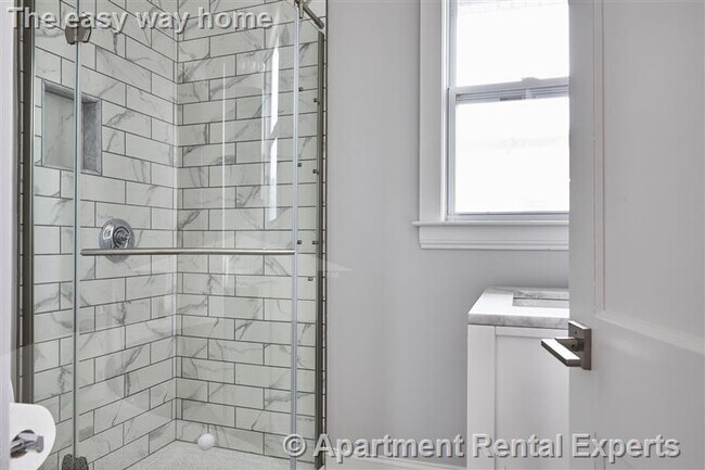 Building Photo - 52 Mansfield St