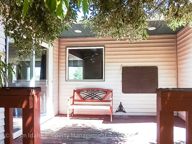 Foto del edificio - Hard to Find! Pet friendly home with attached garage in Moscow