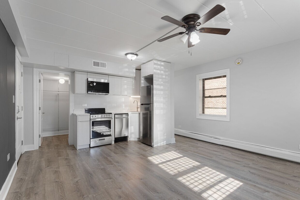 Foto principal - 6007 N Kenmore Ave