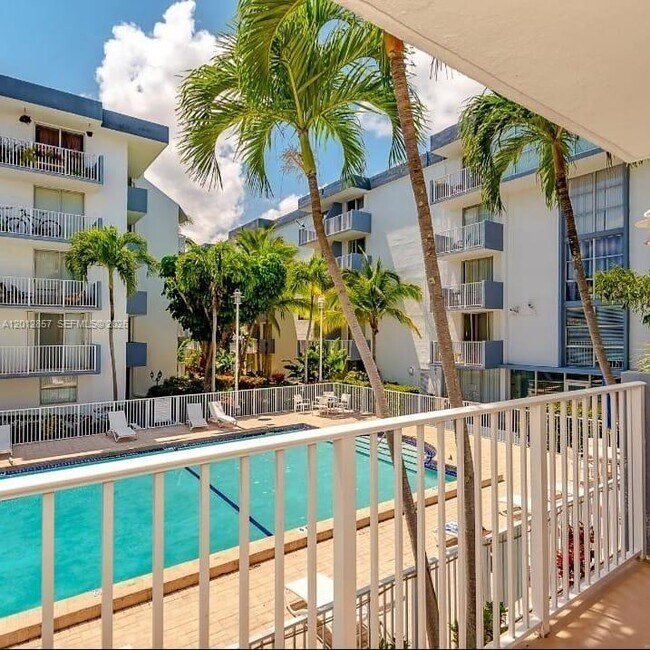 Building Photo - 1801 S Treasure Dr