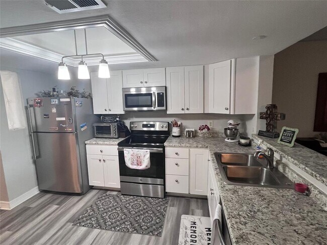 Building Photo - 14555 Wunderlich Dr