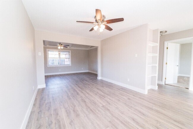 Foto del edificio - PRE-LEASING for AUGUST - Great 3/2 with a Large Bonus Room