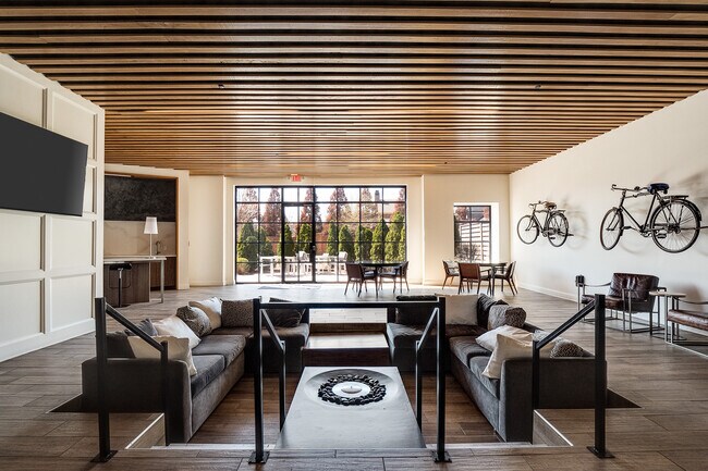 Foto del edificio - 717 S Riverside Dr