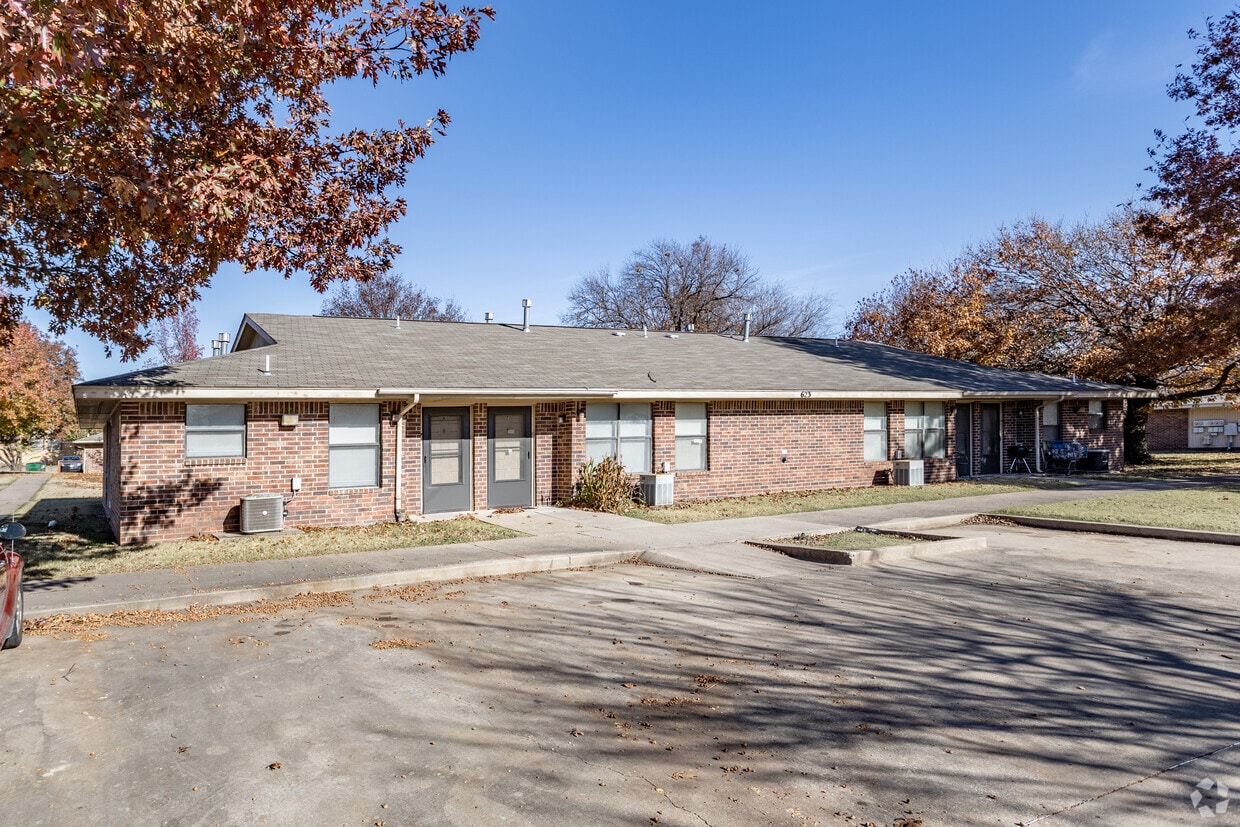 Building Photo - 630 E Oklahoma St